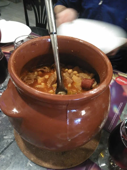 Guiso casero tradicional en Bar Poleo
